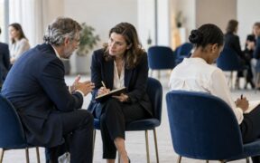 Troika Consulting, l'entraide entre pairs se fait dos tourné